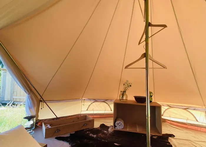 Waldquartier Naschgarten Zelt Kautzen